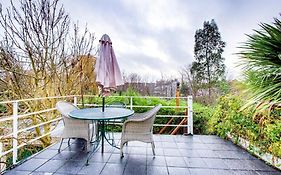 Entire Studio With Private Parking And Balcony